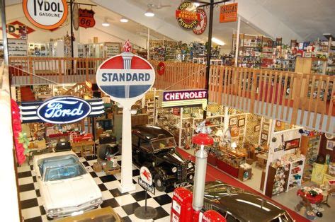 A tradition started in the 1960s, this show features a range of exhibitors, collectors and dealers s. . Dubuque iowa antique stores